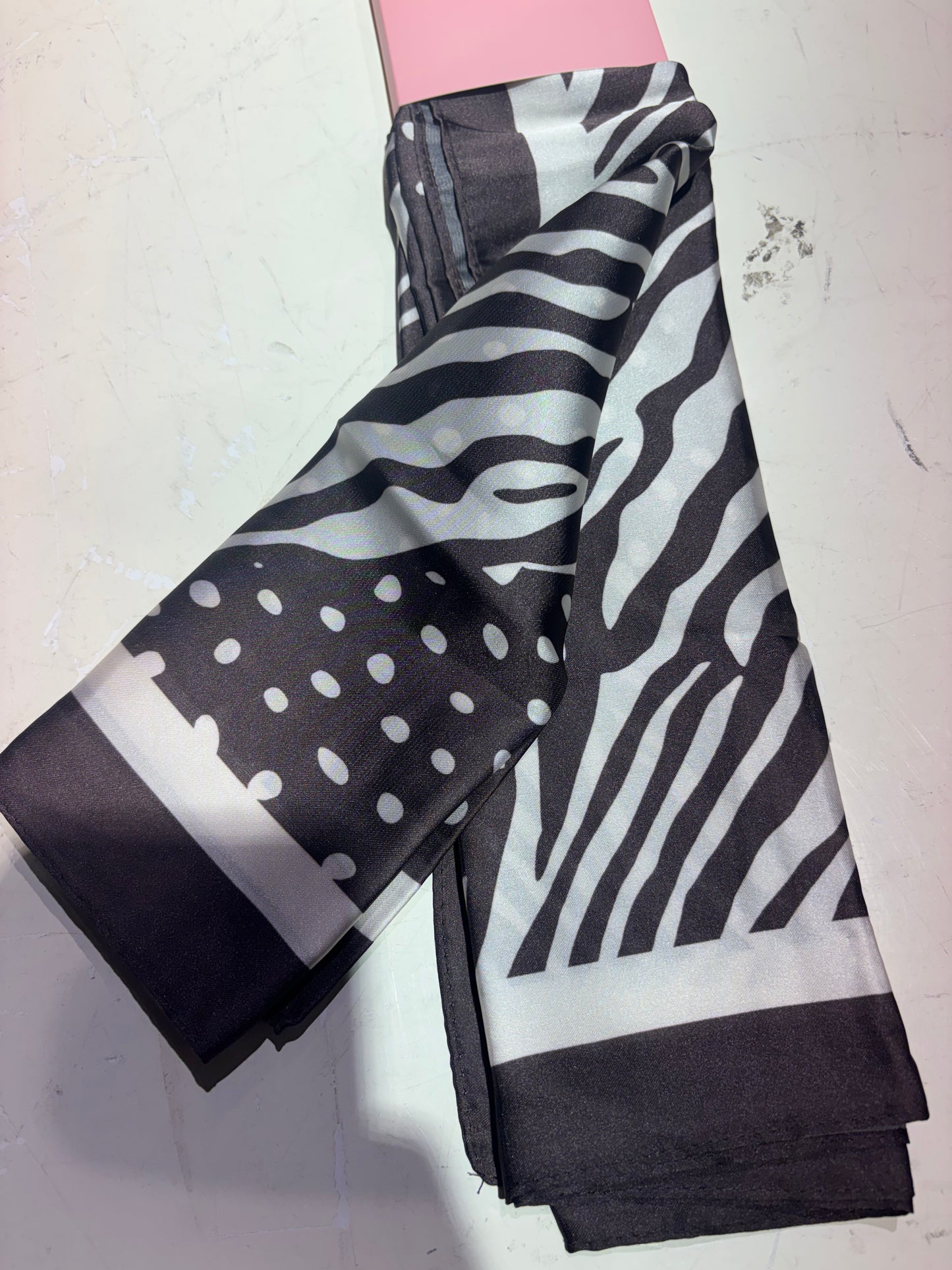 Scarf wi44ldy