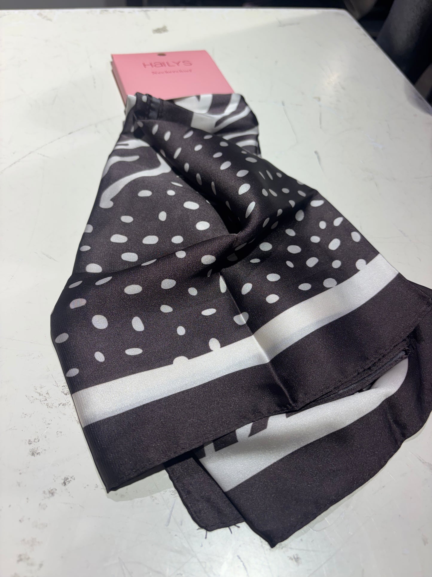 Scarf wi44ldy
